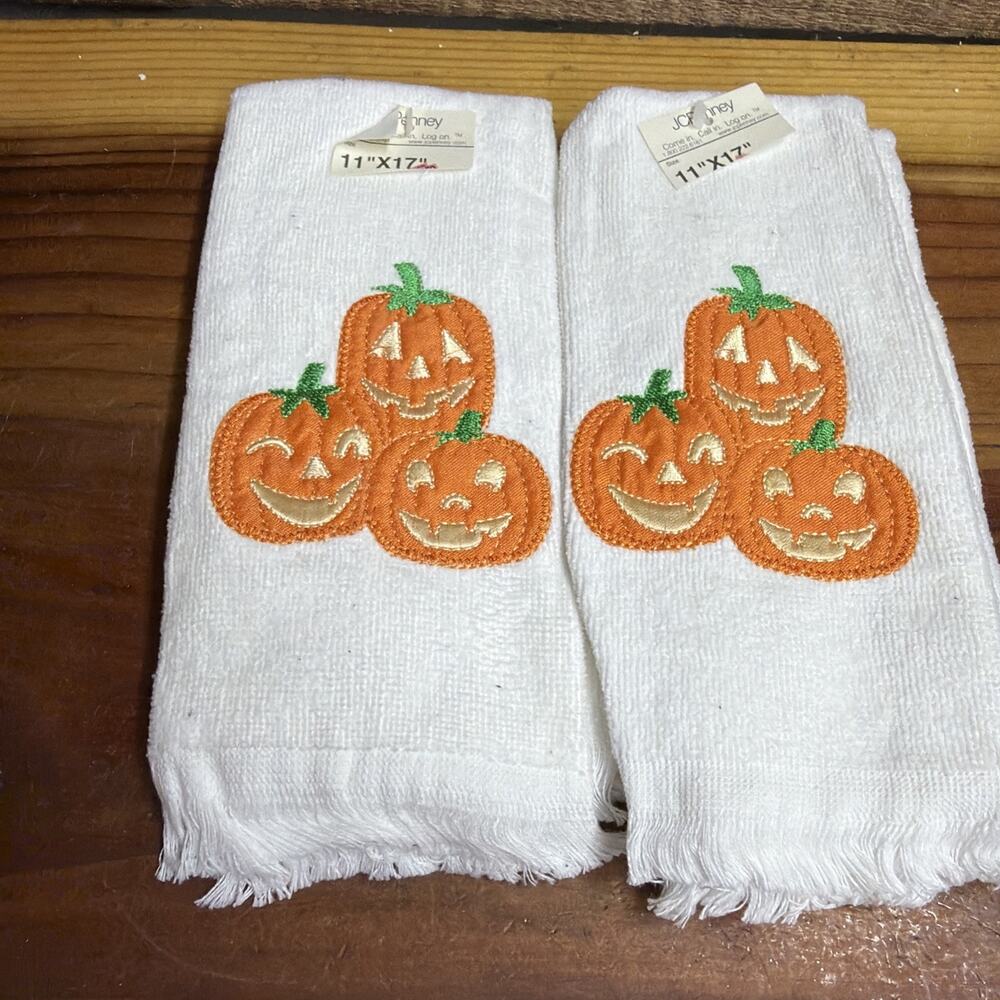 Set Of 4 White Halloween Towels Pumpkin JCPenney 11x17 New